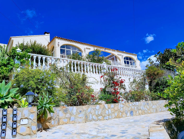 Image No.5-8 Bed House for sale