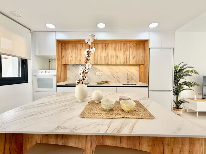 Image No.12-2 Bed Townhouse for sale