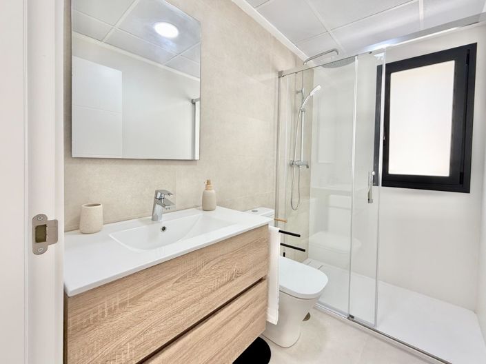 Image No.19-2 Bed Townhouse for sale