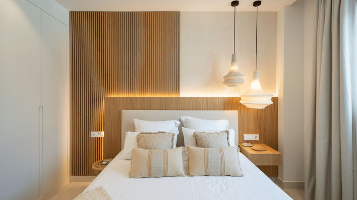 Image No.12-2 Bed Property for sale