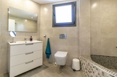 12-53013098fcab6c38b1379cd33298e050