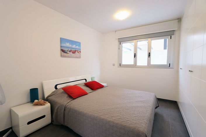 Image No.11-3 Bed House for sale