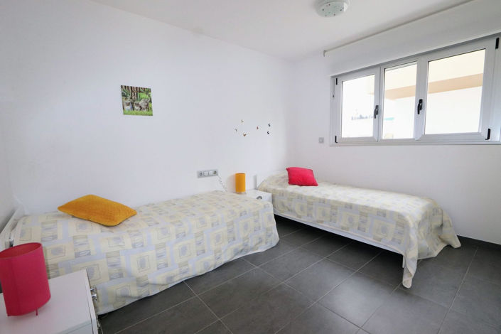 Image No.14-3 Bed House for sale