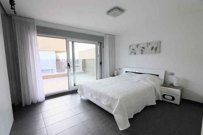 Image No.16-3 Bed House for sale