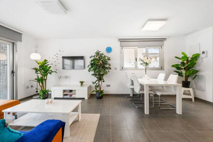 Image No.2-3 Bed House for sale