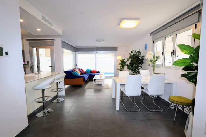 Image No.6-3 Bed House for sale