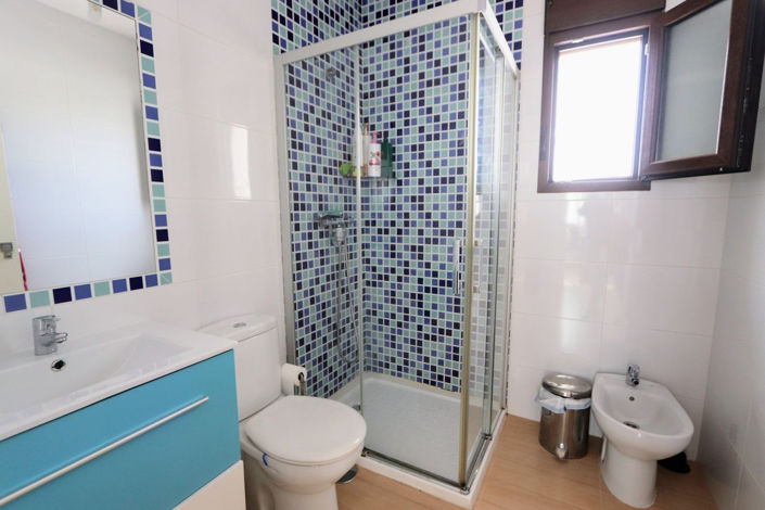 Image No.17-4 Bed House for sale