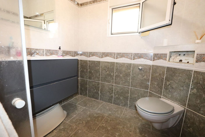 Image No.16-2 Bed House for sale