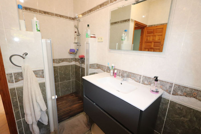 Image No.17-2 Bed House for sale