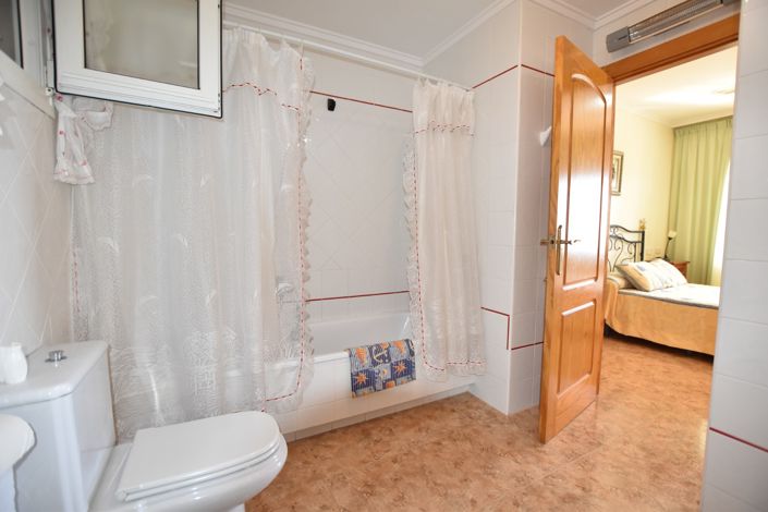 Image No.24-3 Bed Apartment for sale