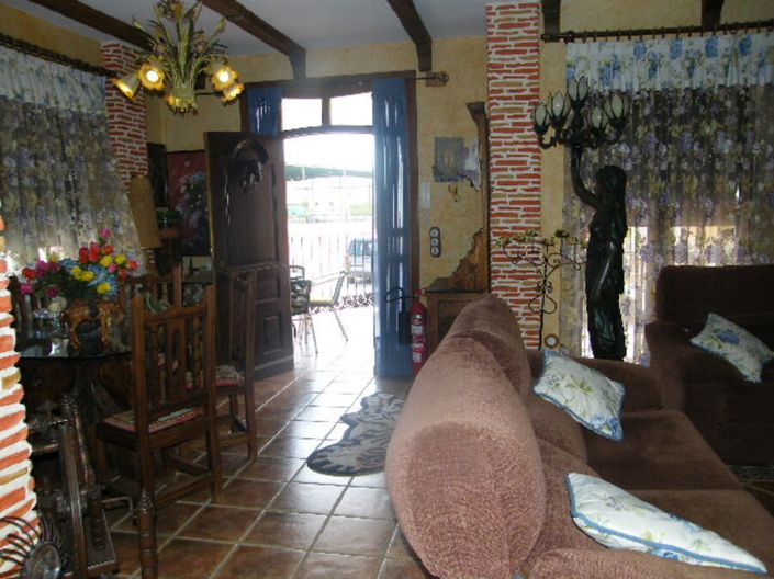 Image No.11-6 Bed Townhouse for sale