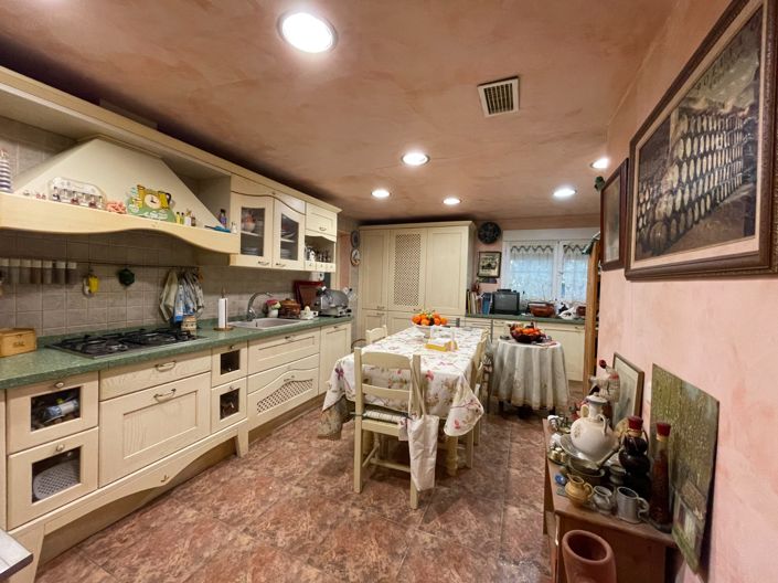 Image No.2-5 Bed Villa for sale