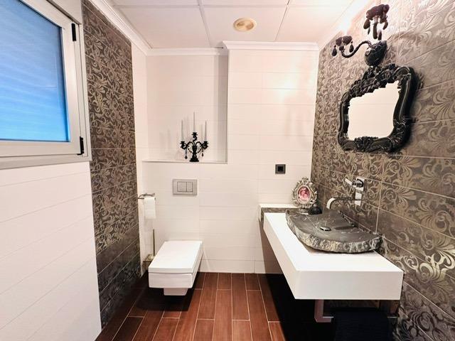 Image No.12-3 Bed Apartment for sale