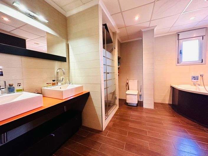 Image No.35-3 Bed Apartment for sale