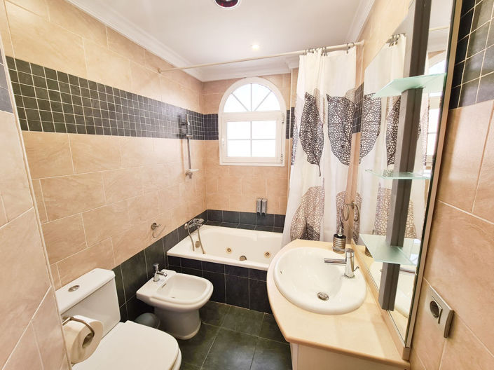 Image No.11-4 Bed Villa for sale