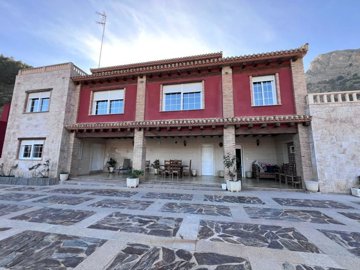 4 Bed Villa for sale