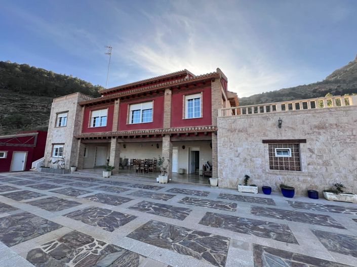 Image No.3-4 Bed Villa for sale