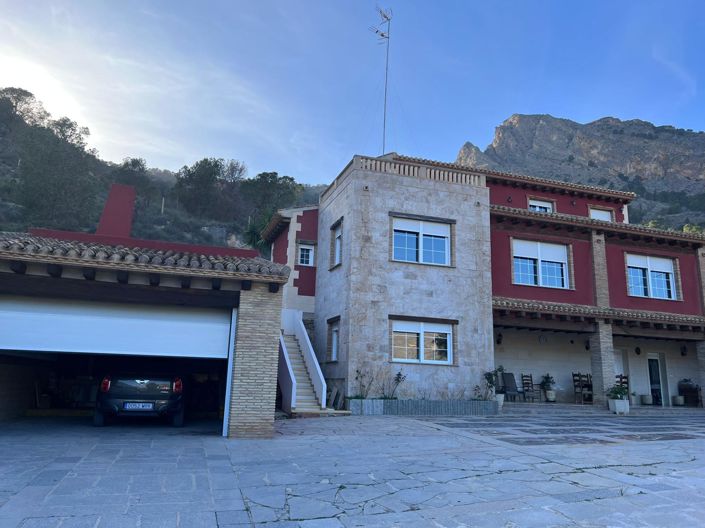 Image No.4-4 Bed Villa for sale