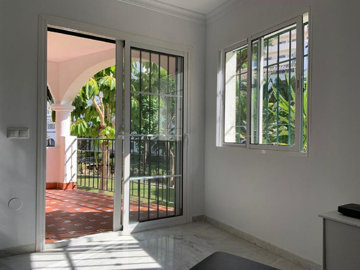 10-bb915d1cb19341576dcdc994b81ab9c5