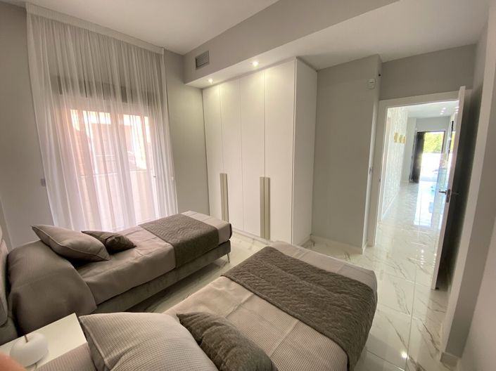 Image No.23-5 Bed Villa for sale