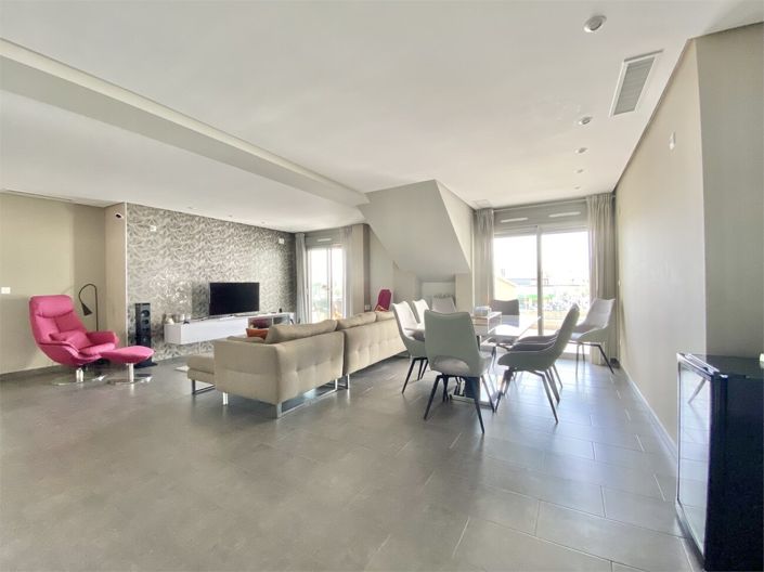 Image No.4-4 Bed Property for sale