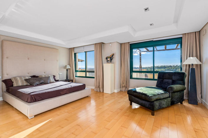 Image No.10-2 Bed Property for sale