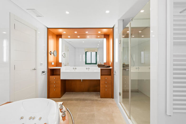 Image No.11-2 Bed Property for sale