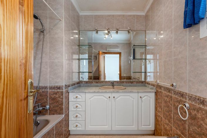 Image No.29-5 Bed Villa for sale