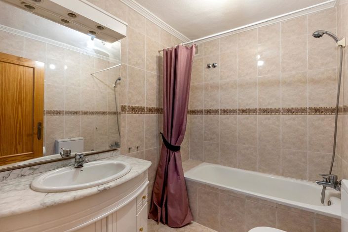 Image No.48-5 Bed Villa for sale