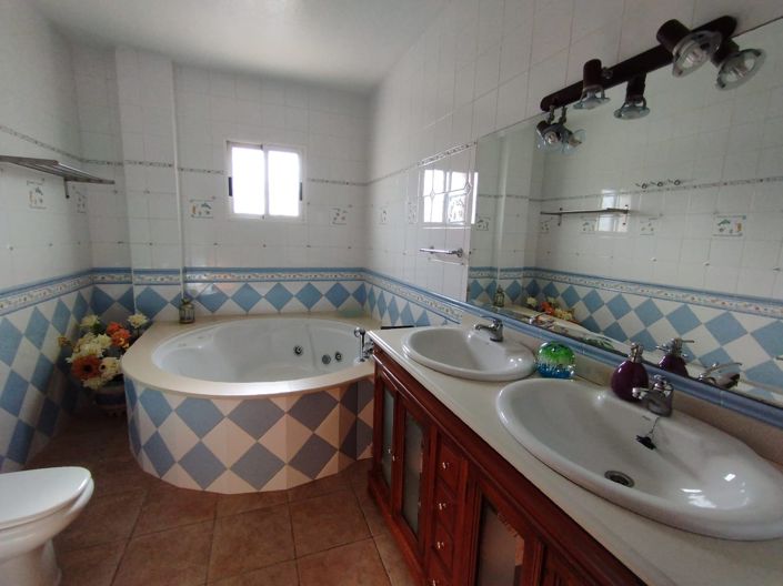 Image No.29-6 Bed Villa for sale