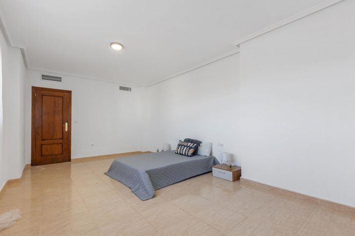 Image No.32-5 Bed Villa for sale