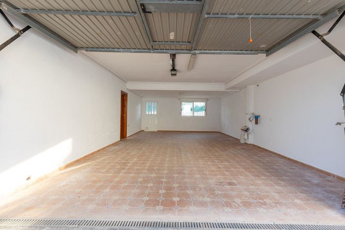 Image No.40-5 Bed Villa for sale