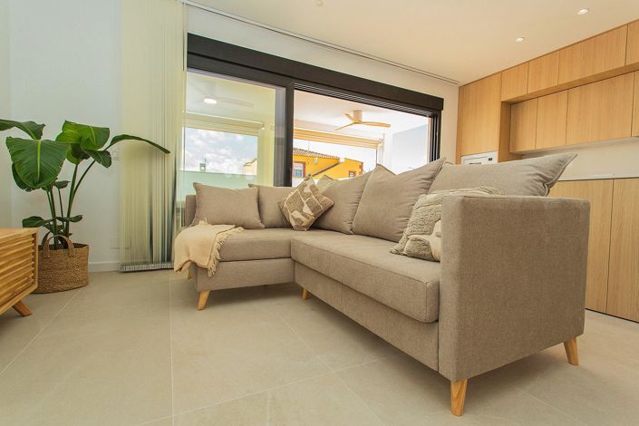 Image No.9-2 Bed Townhouse for sale