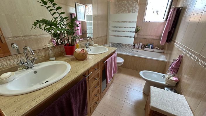 Image No.24-3 Bed Villa for sale