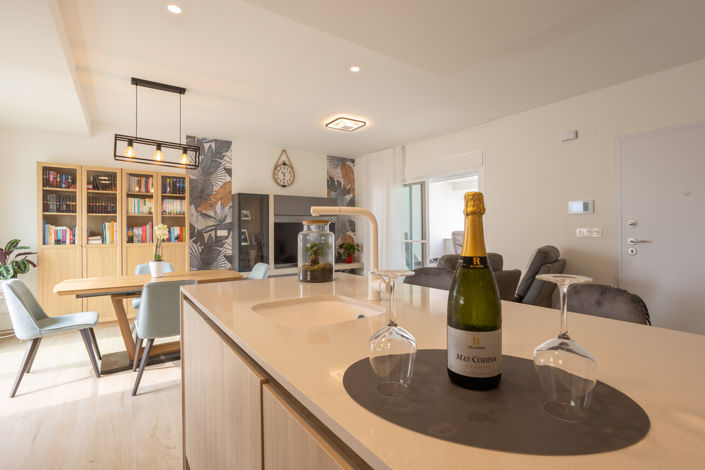 Image No.11-2 Bed Property for sale