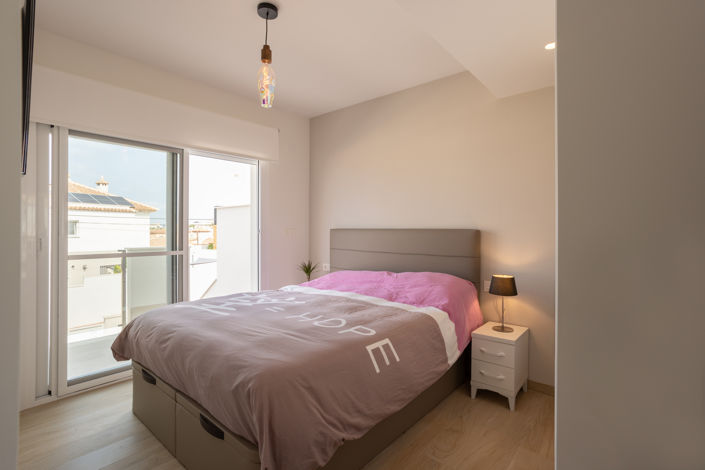 Image No.18-2 Bed Property for sale