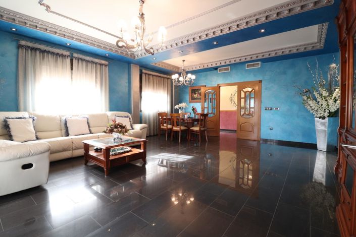 Image No.3-4 Bed Villa for sale