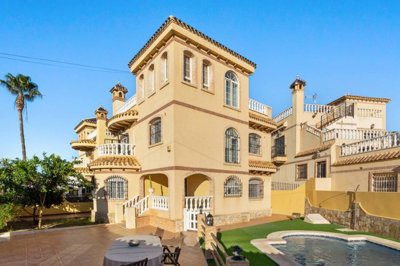 5 Bed Townhouse for sale
