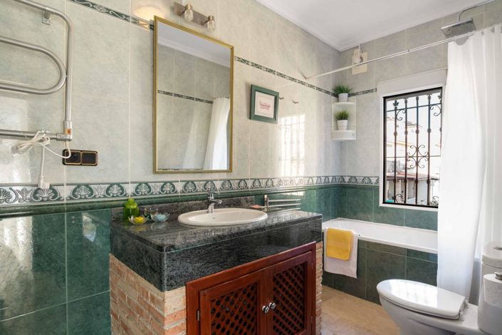 Image No.15-5 Bed Townhouse for sale