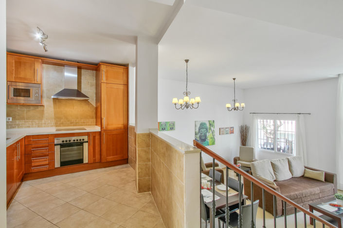 Image No.10-4 Bed Townhouse for sale