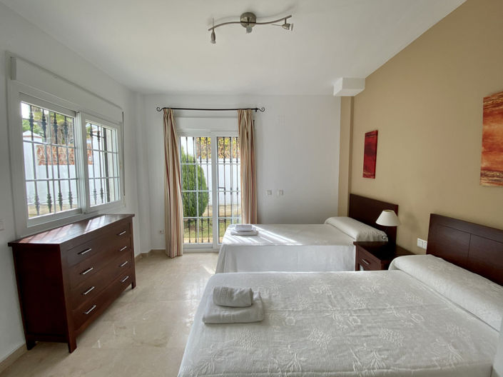 Image No.16-4 Bed Townhouse for sale