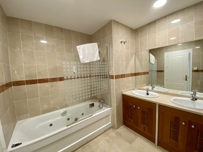 Image No.19-4 Bed Townhouse for sale