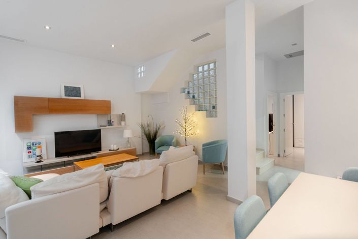 Image No.44-5 Bed Villa for sale