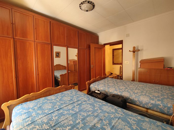 Image No.18-5 Bed Apartment for sale