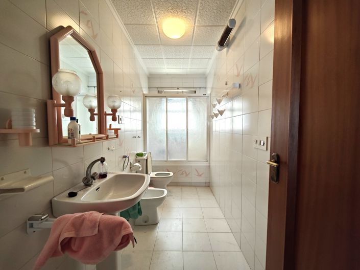 Image No.19-5 Bed Apartment for sale