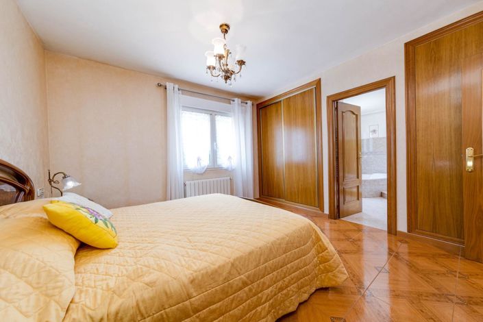 Image No.28-4 Bed Villa for sale