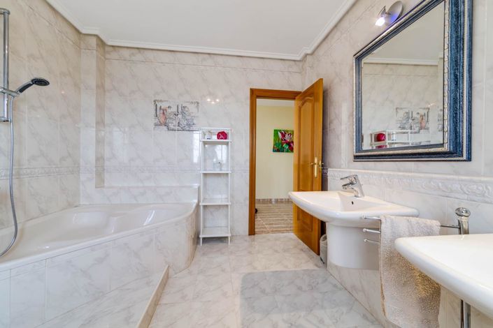 Image No.31-4 Bed Villa for sale