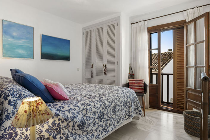 Image No.18-3 Bed Townhouse for sale