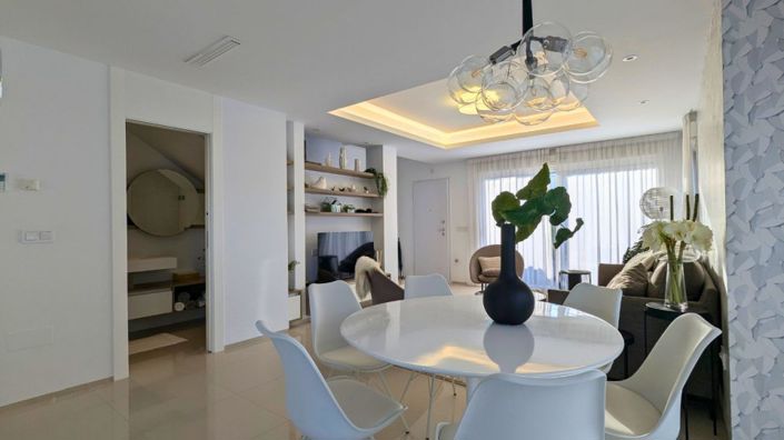 Image No.15-3 Bed House for sale