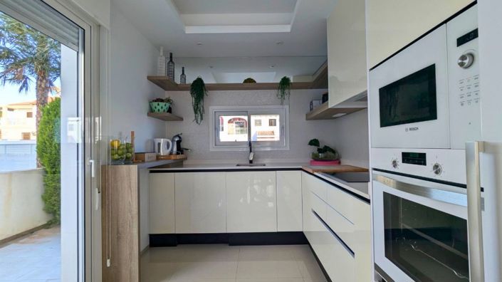 Image No.17-3 Bed House for sale